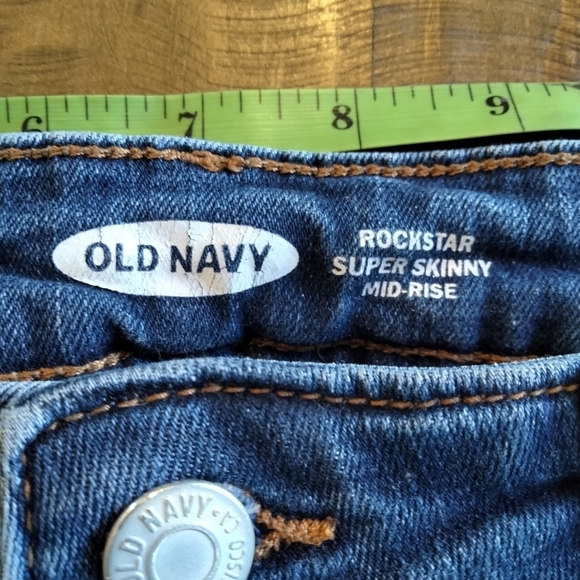 Old Navy Rockstar Super Skinny Mid-Rise Distressed Denim Jeans Sz 2 - Picture 6 of 8